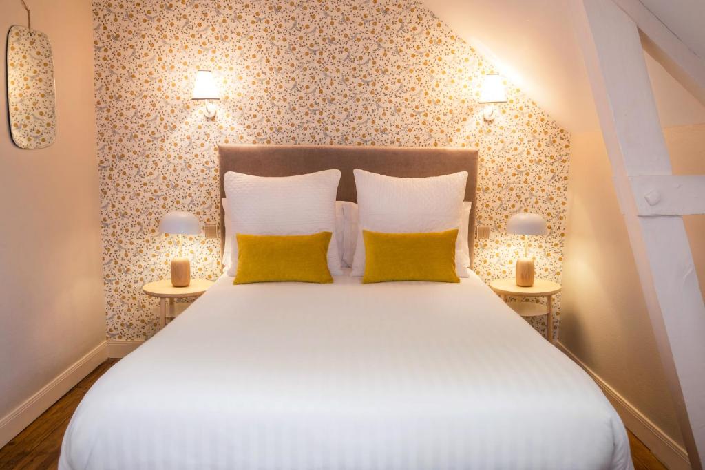 Postel nebo postele na pokoji v ubytování Hotel Edouard VII