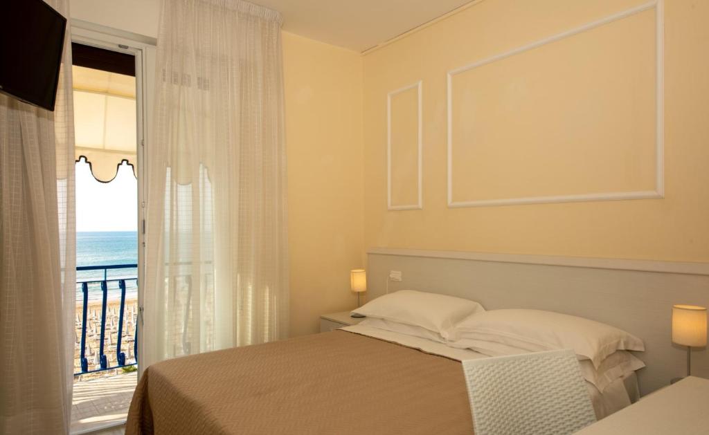 Postel nebo postele na pokoji v ubytování Hotel Plaza Esplanade