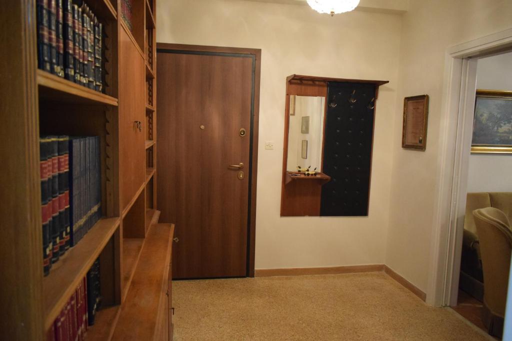 Knihovna v apartmánu