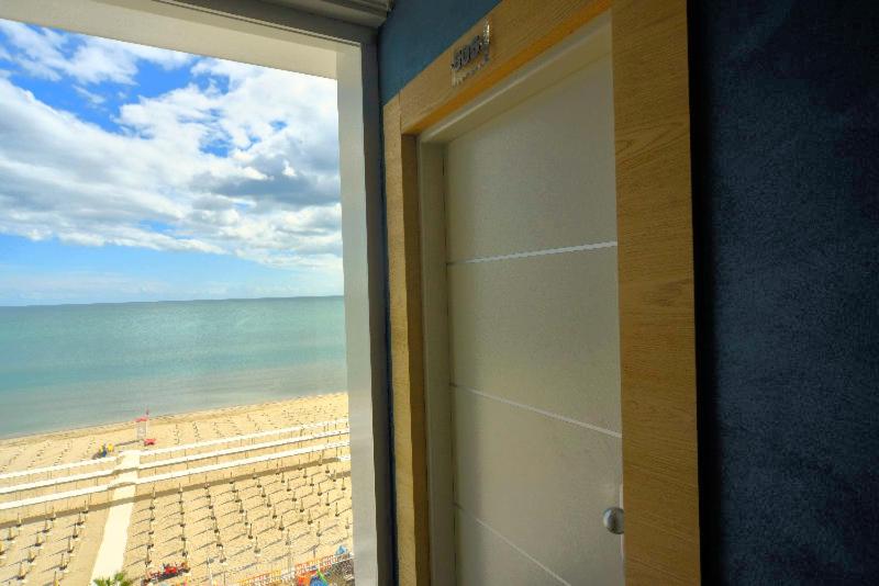 Nespecifikovaný výhled na moře nebo výhled na moře při pohledu z hotelu
