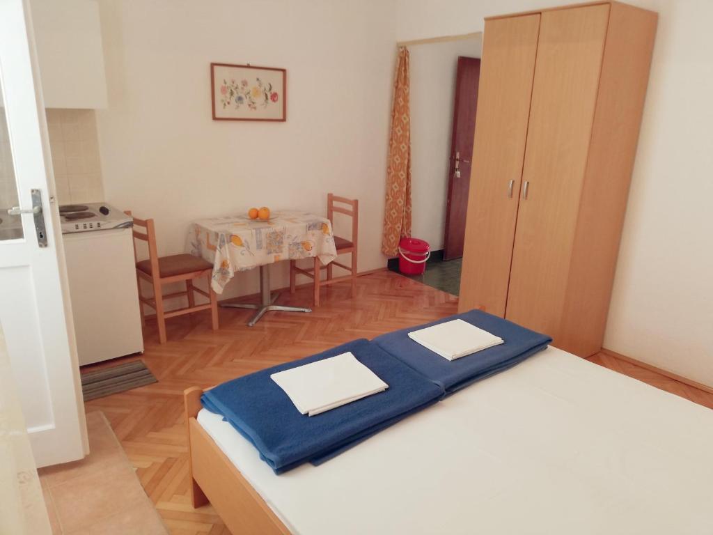 Postel nebo postele na pokoji v ubytování Marika Seaside Retreat-Drašnice
