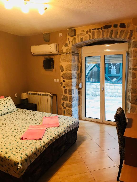 Postel nebo postele na pokoji v ubytování Apartments Sneža
