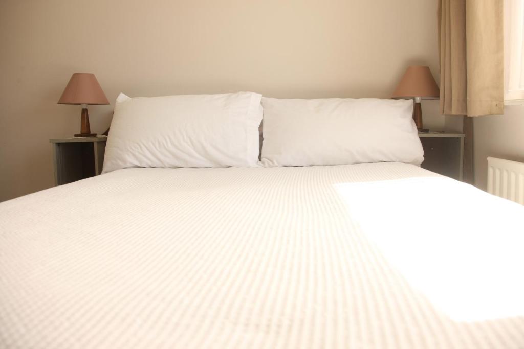 Postel nebo postele na pokoji v ubytování Torine House B&B