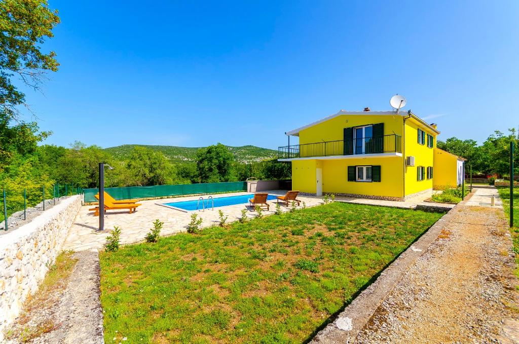Bazén v ubytovaní House Simani alebo v jeho blízkosti