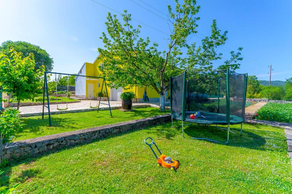 Vonkajšia záhrada v ubytovaní House Simani