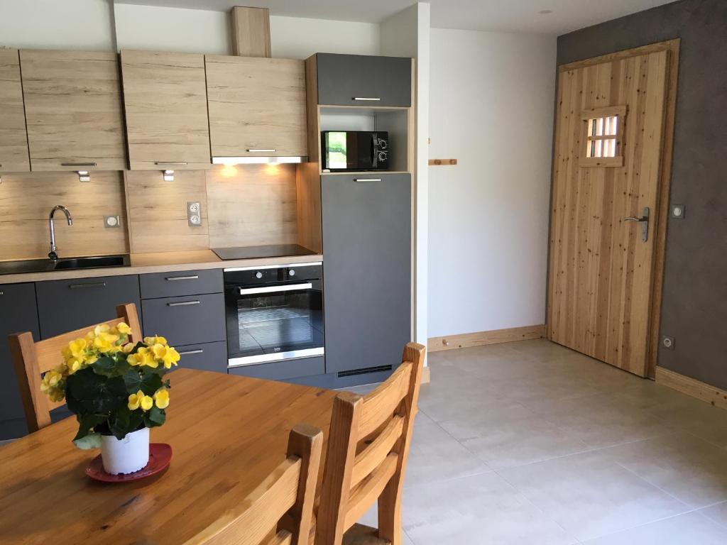 Kuchyň nebo kuchyňský kout v ubytování Appartement Bozel