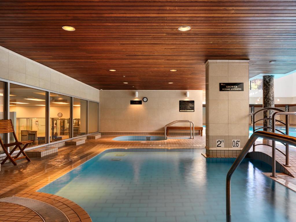 Bazén v ubytování Hotel Grand Pacific nebo v jeho okolí