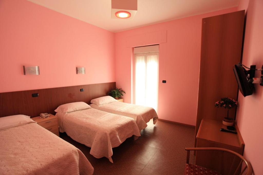 Postel nebo postele na pokoji v ubytování Hotel Torrismondi