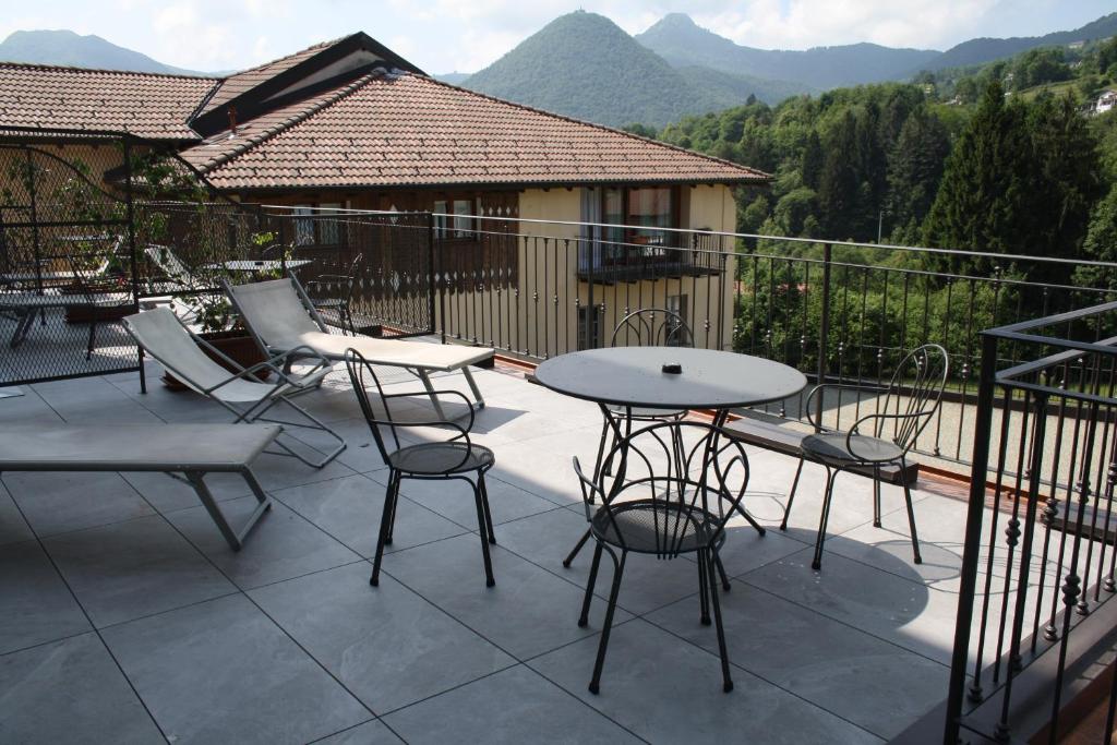 Nespecifikovaný výhled na hory nebo výhled na hory při pohledu z hotelu