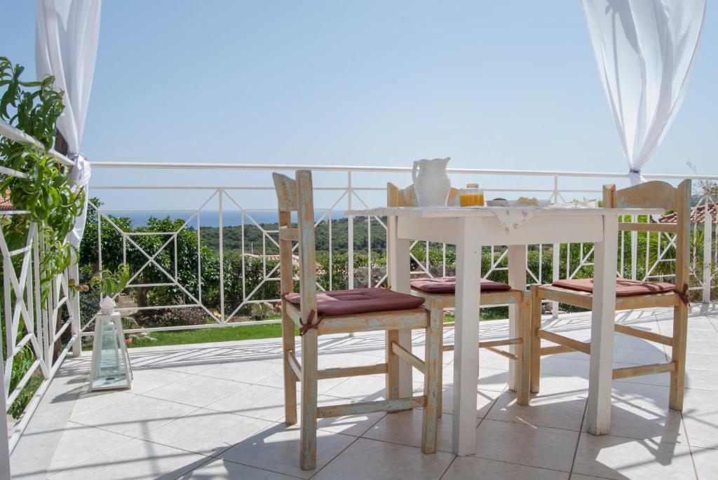 Balkón nebo terasa v ubytování Fiora Villas