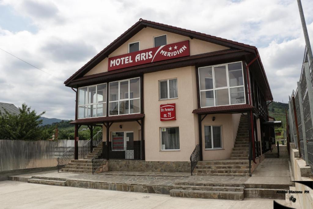 a building with a sign that reads hotel fires emergency at Motel Aris Meridian in Piatra Neamţ
