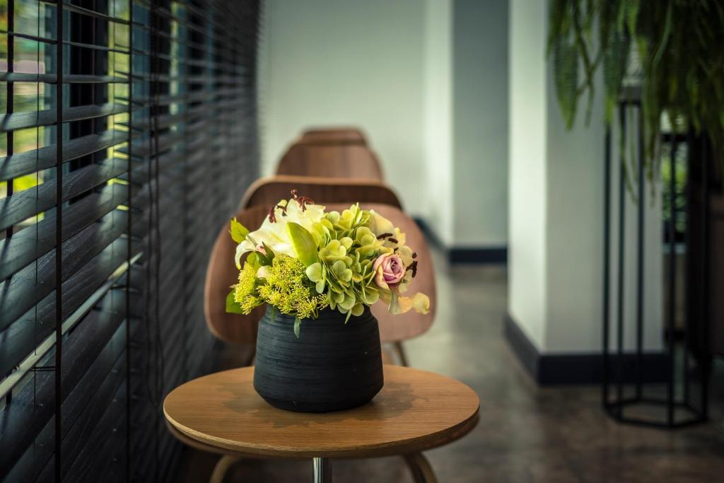 A flower arrangement decorates a small table beside the lobby seating.