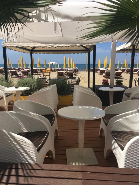 Sun & Sea Apartment - Image 5