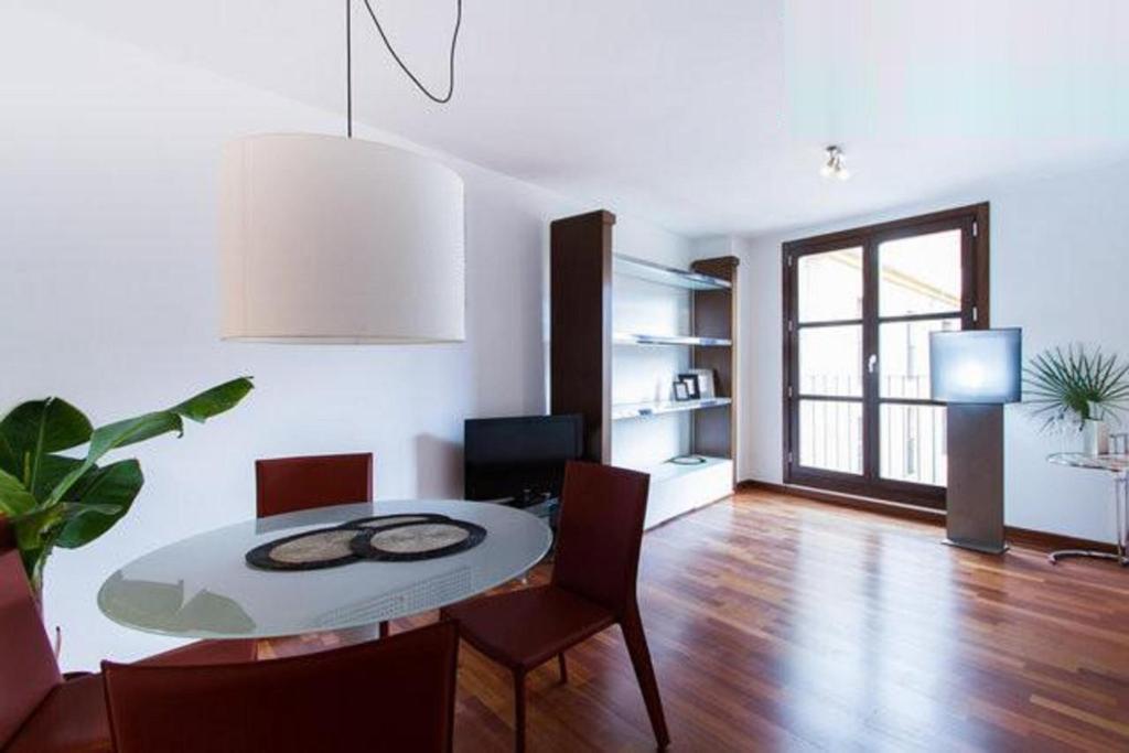 Happy Apartments Valencia - Two-Bedroom Apartment With Terrace (5 Adults)