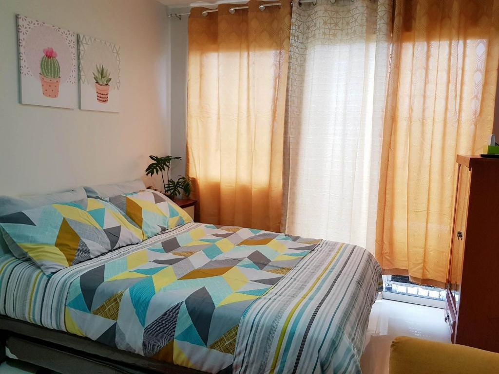 Postel nebo postele na pokoji v ubytování Cityscape Residences Unit 510