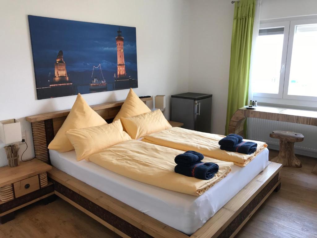 Postel nebo postele na pokoji v ubytování Gästehaus am See