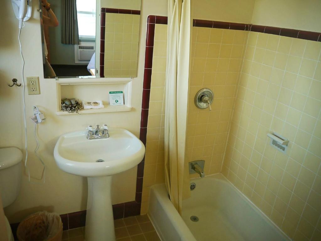 a bathroom with a sink and a toilet and a shower at Rugged Country Lodge in Pendleton