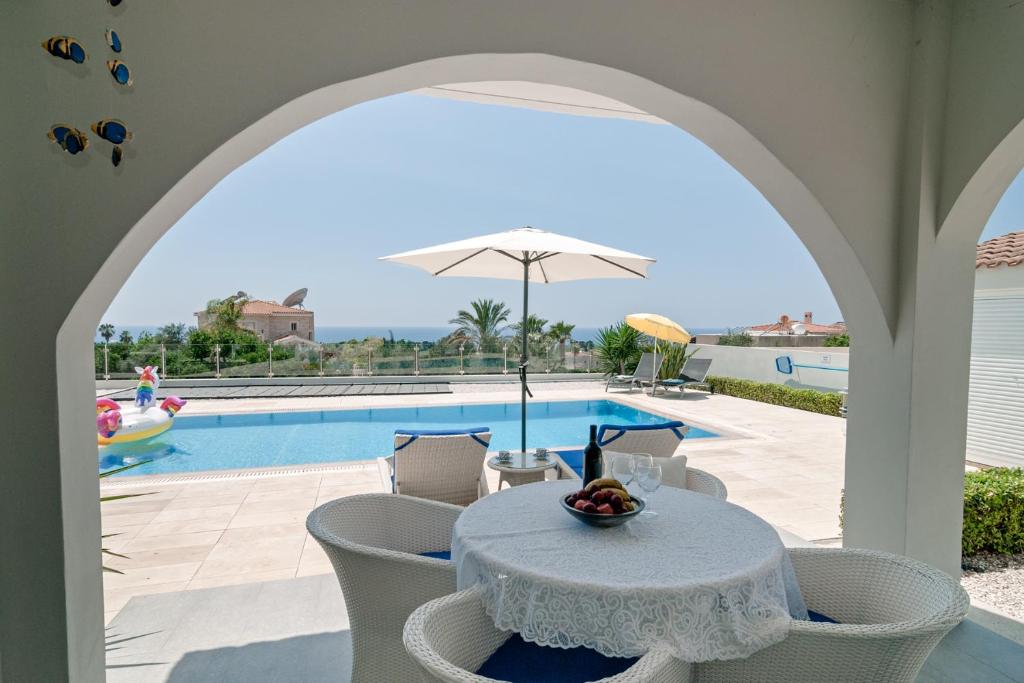 Gallery image of Villa Verdi: Luxury villa with private pool in Peyia