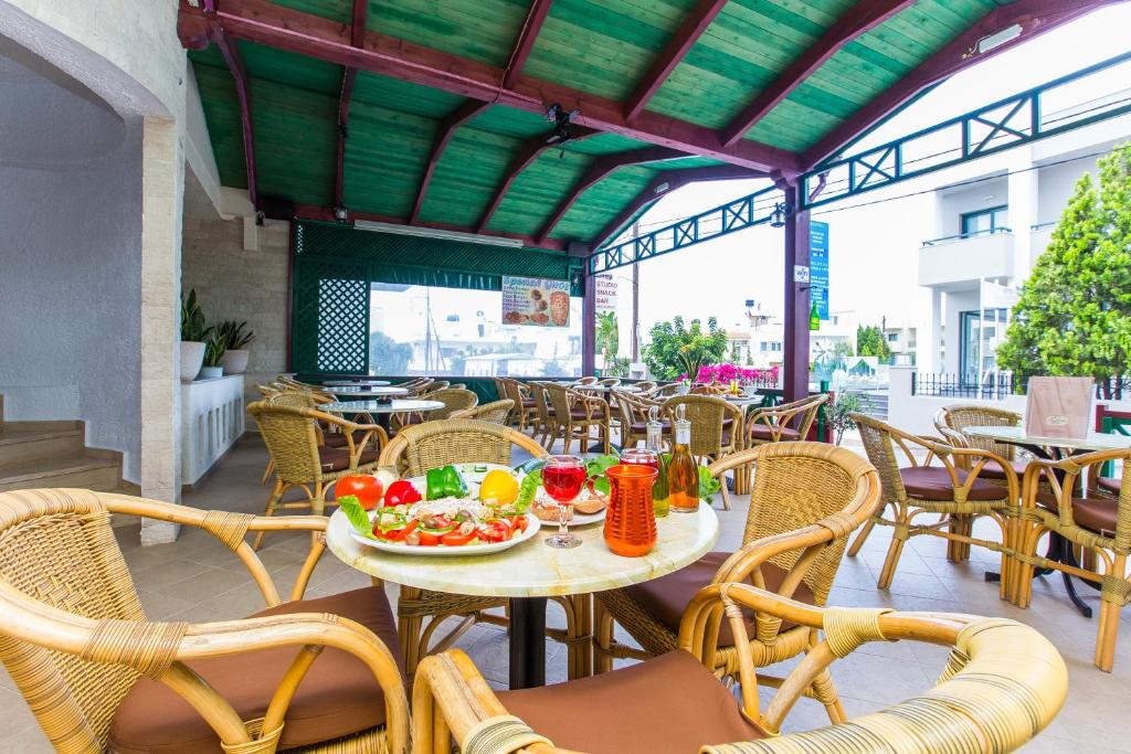 Restaurace v ubytování Litsa Studios