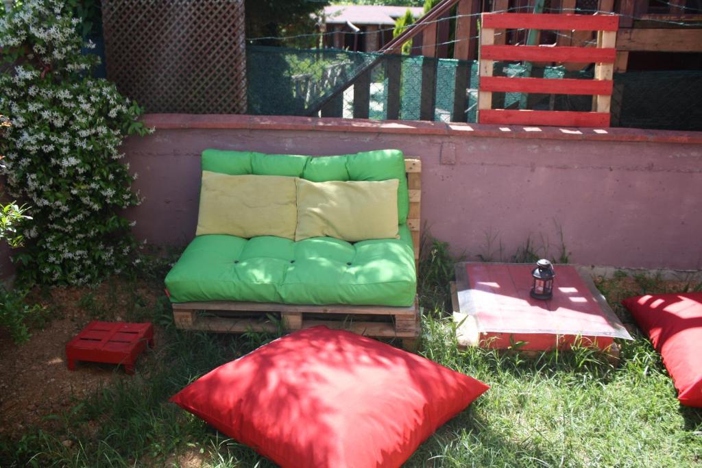 A seating area at Sapphire Hotel