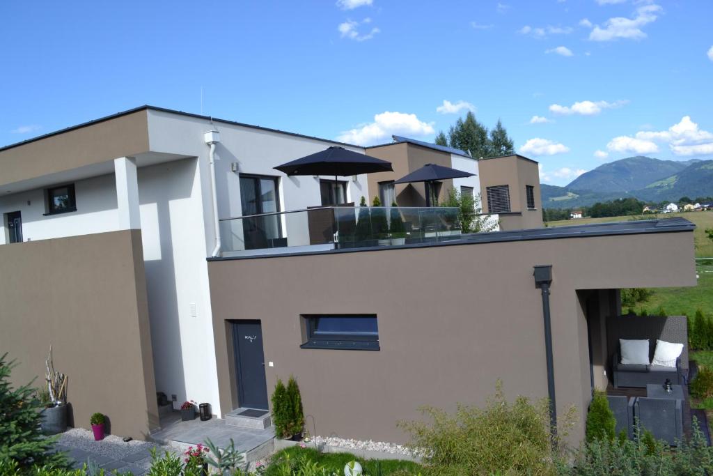 En generel udsigt til bjerge eller udsigt til bjerge taget fra lejligheden