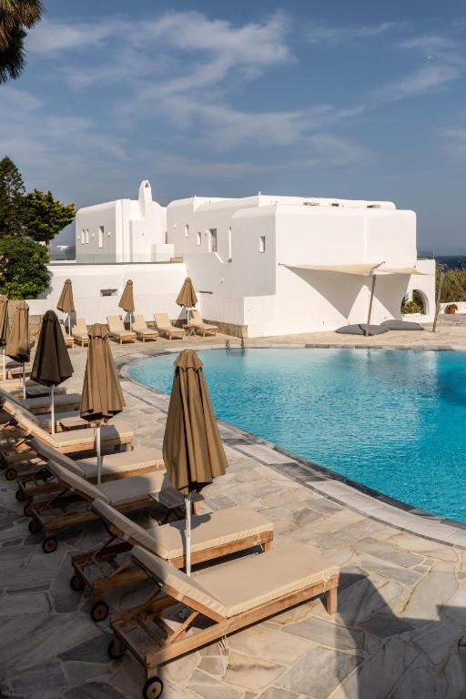 Bazén v ubytovaní Poseidon Hotel Suites alebo v jeho blízkosti