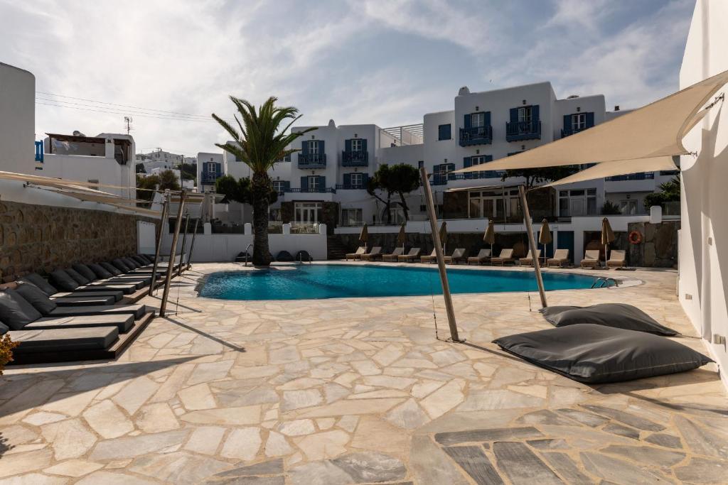 Bazén v ubytovaní Poseidon Hotel Suites alebo v jeho blízkosti