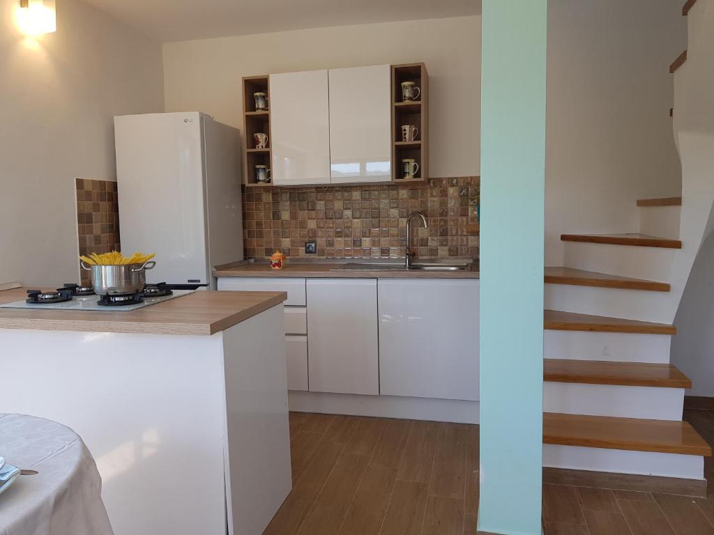 Kuchyň nebo kuchyňský kout v ubytování Holiday Home Strpuncina