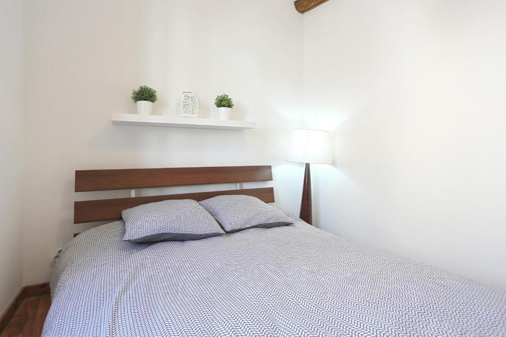 Llit o llits en una habitaci&oacute; de GregBnb-com - T2 Cosy et design - PARKING INCLUS - WiFi - 15min Gare