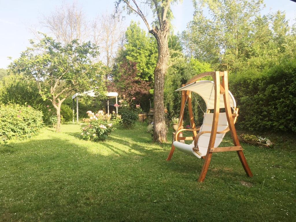 Vonkajšia záhrada v ubytovaní Villa del lago
