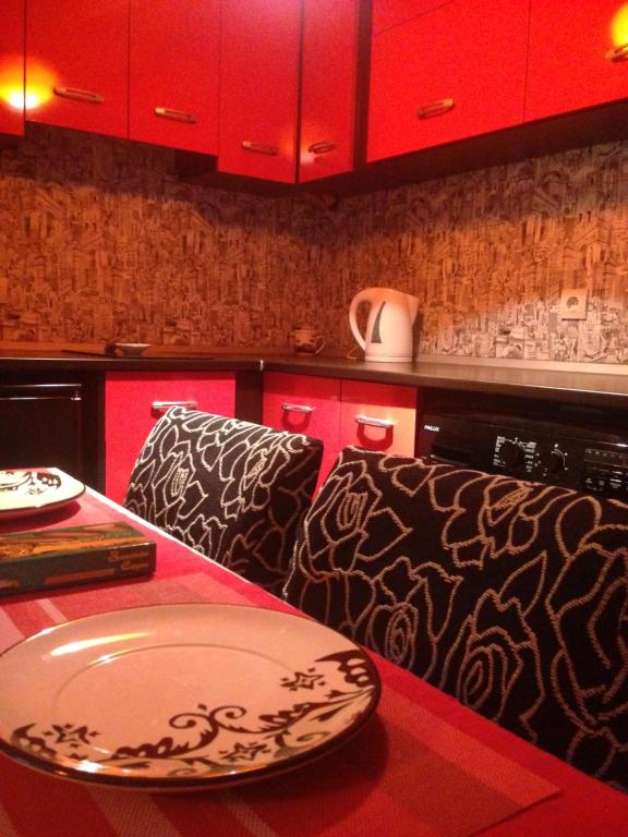 A kitchen or kitchenette at Black&Red Apartment