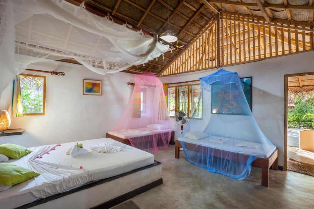 Postel nebo postele na pokoji v ubytování De Silva Wind Resort Kalpitiya - Kitesurfing School Sri Lanka