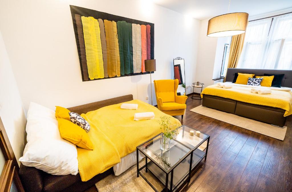 Postel nebo postele na pokoji v ubytování Unique Central SQUARE business apt.