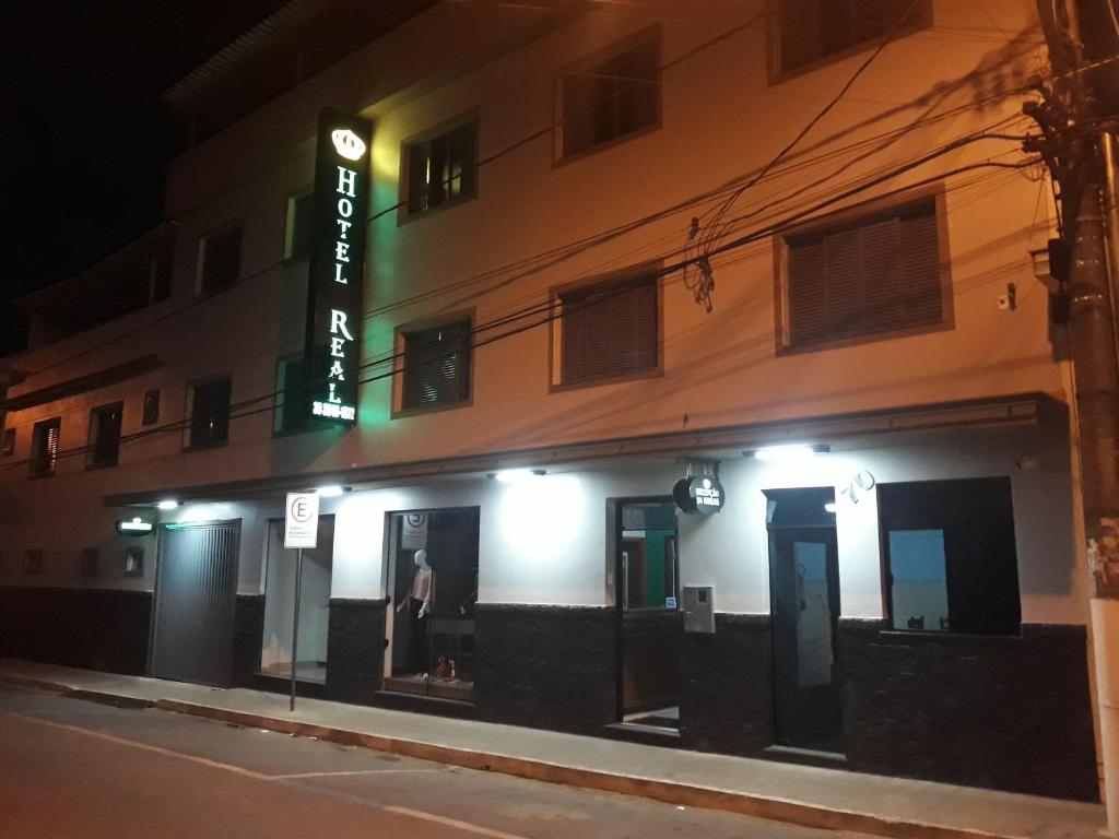 Hotel Real