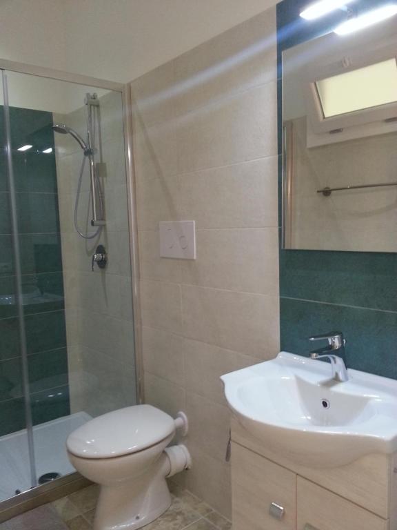 A bathroom at Holiday Homenza