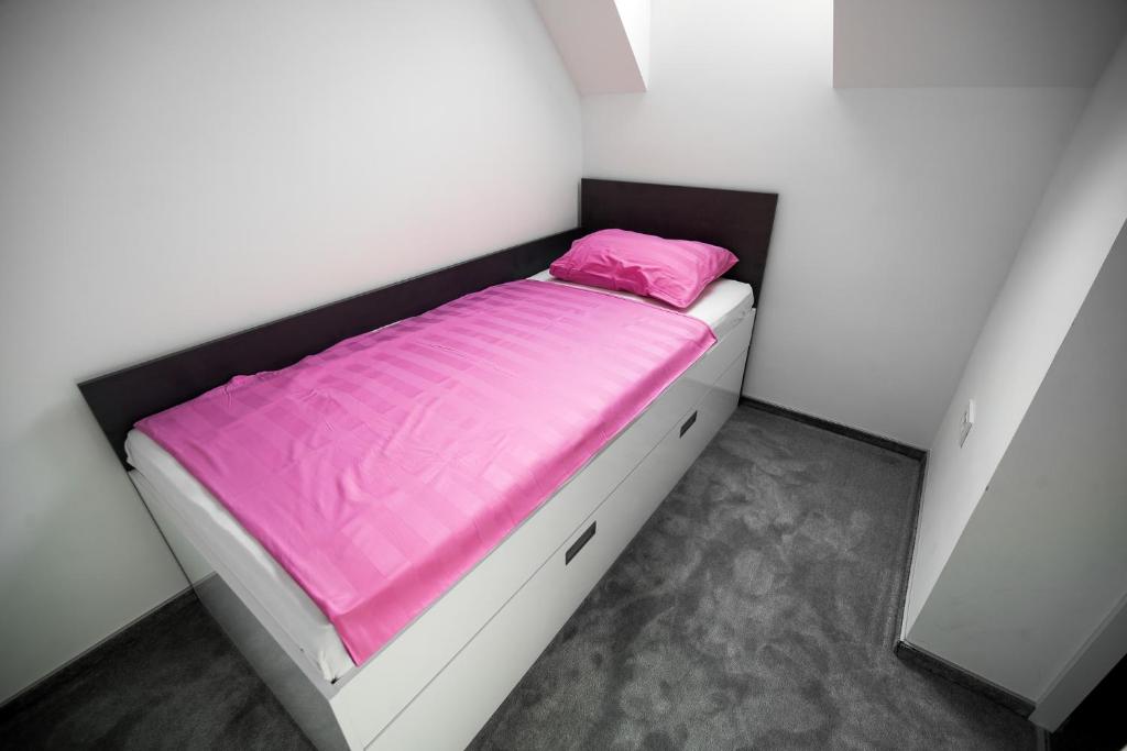 Postel nebo postele na pokoji v ubytování Golf apartment with SPA tickets discount