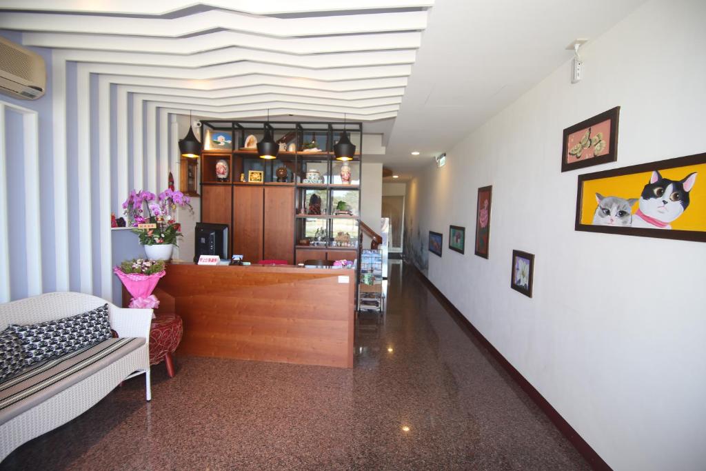 a corridor of a pharmacy with a pharmacyacistacistacistacistacist at Kenting Waterfront Hotel in Kenting