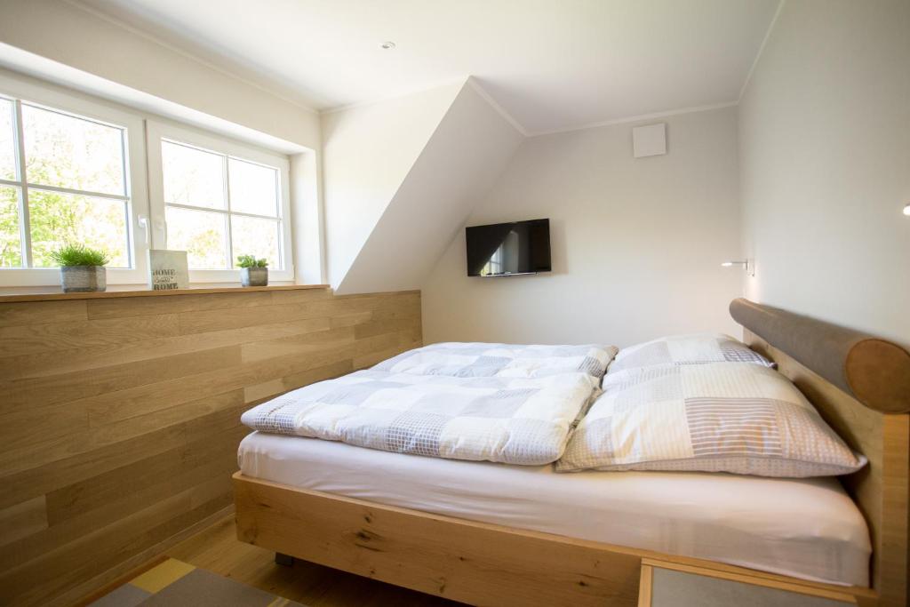 En eller flere senge i et værelse på Ferienwohnung Vogelsang