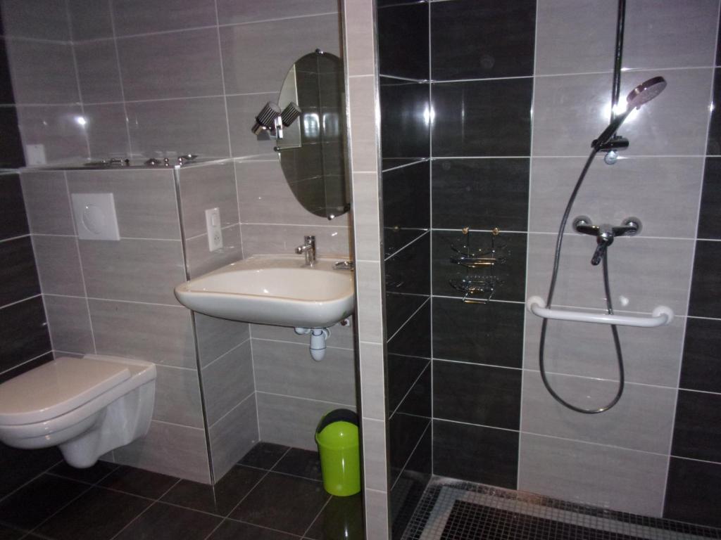 Koupelna v ubytování Chambre d'hôtes Le Cascadou