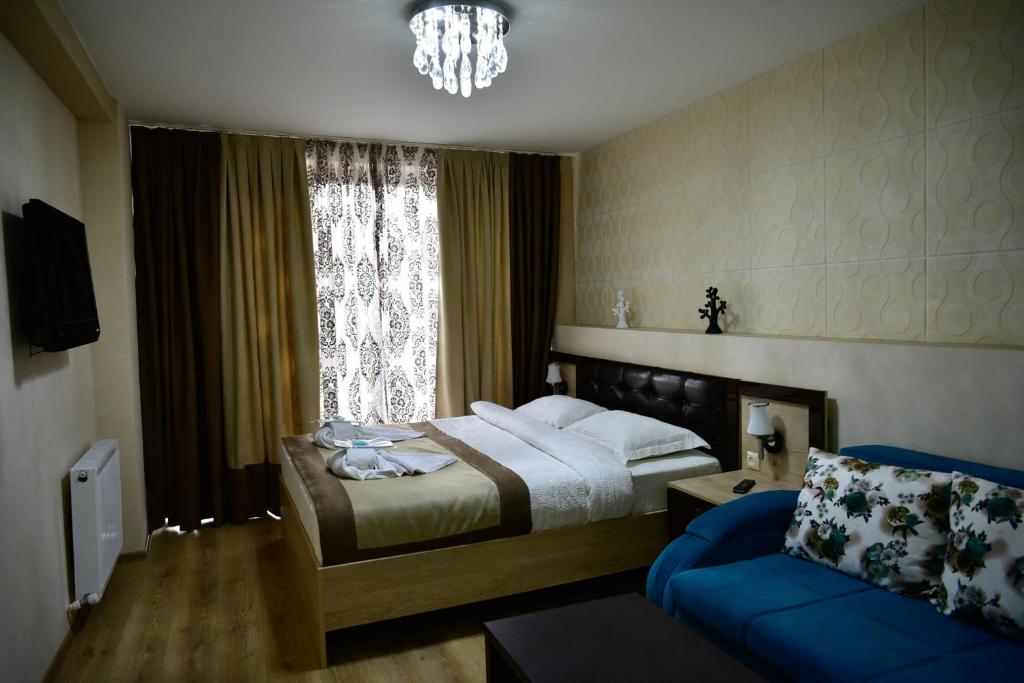 Postel nebo postele na pokoji v ubytování The K Tbilisi