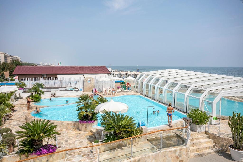 Bazén v ubytování Hotel Ridolfi nebo v jeho okolí