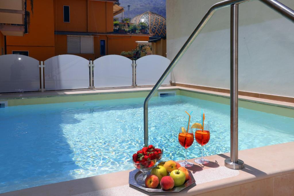 Bazén v ubytování Hotel Astoria Sorrento nebo v jeho okolí