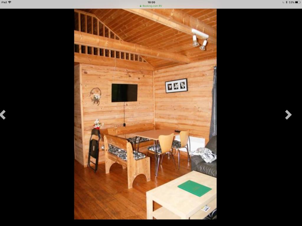 TV a/nebo společenská místnost v ubytování Vellir