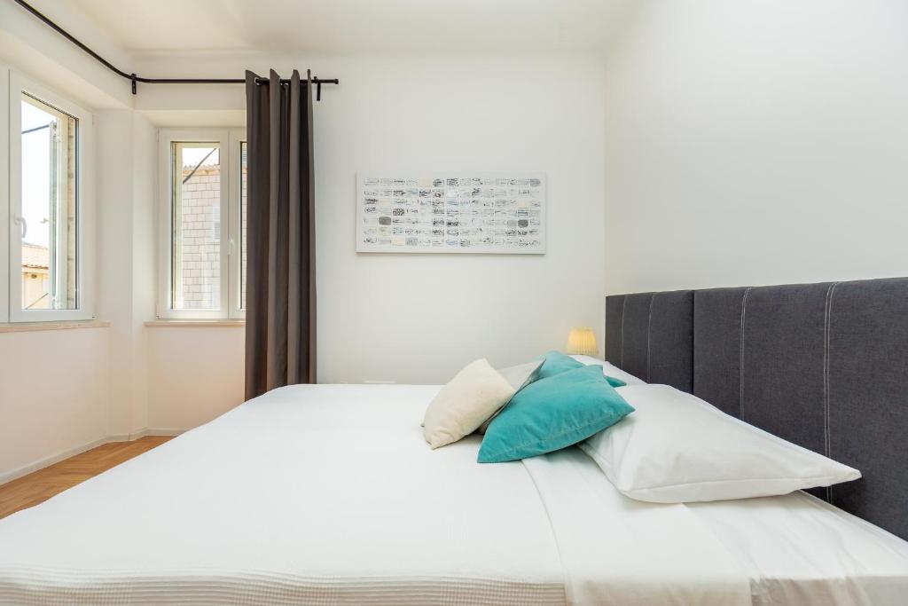 Posteľ alebo postele v izbe v ubytovaní Downtown Serenity House