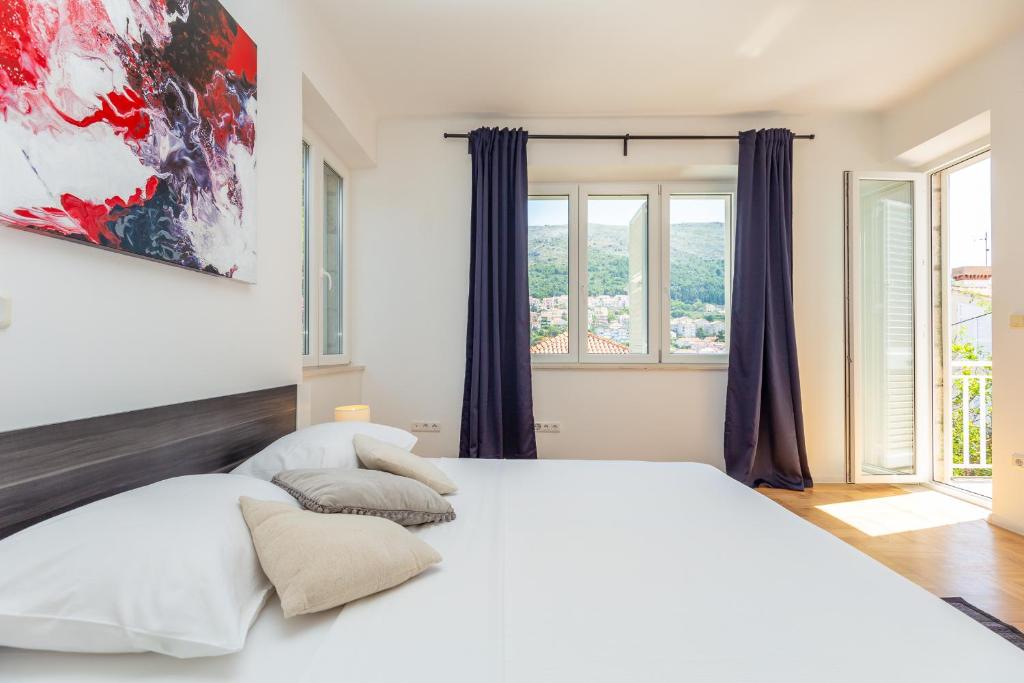 Posteľ alebo postele v izbe v ubytovaní Downtown Serenity House