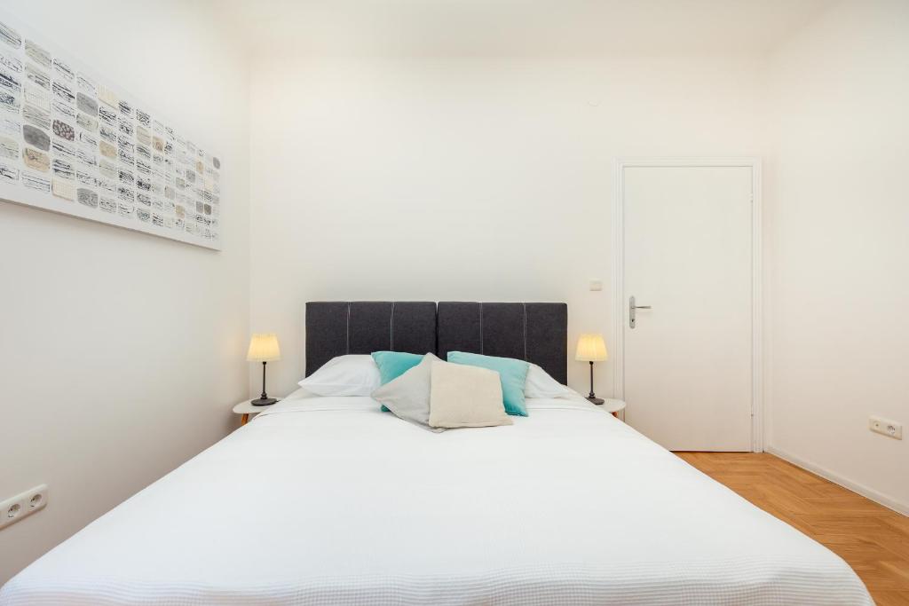 Posteľ alebo postele v izbe v ubytovaní Downtown Serenity House