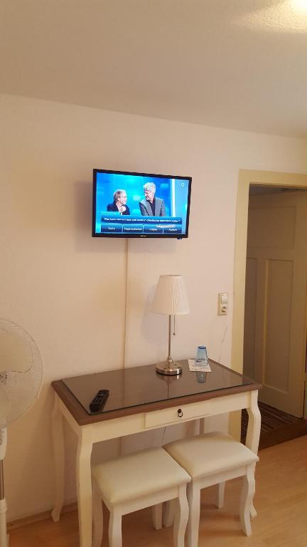TV a/nebo společenská místnost v ubytování Gasthaus zum Hirschen