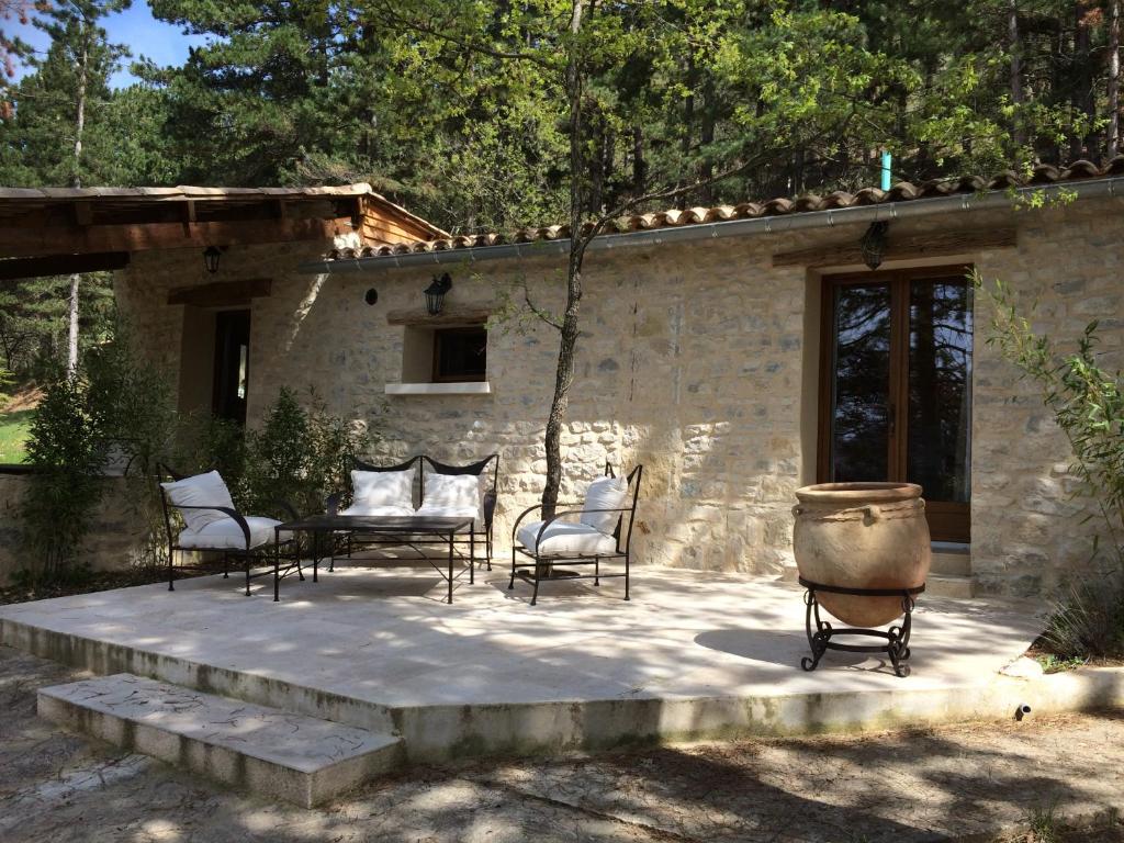 Patio nebo venkovní prostory v ubytování B&B Le Deffends de Redon