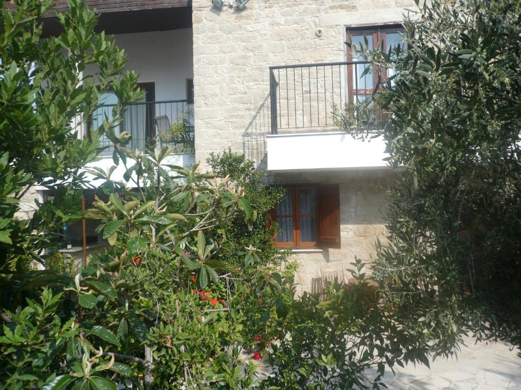 a stone building with trees in front of it at Esperando in Maroni