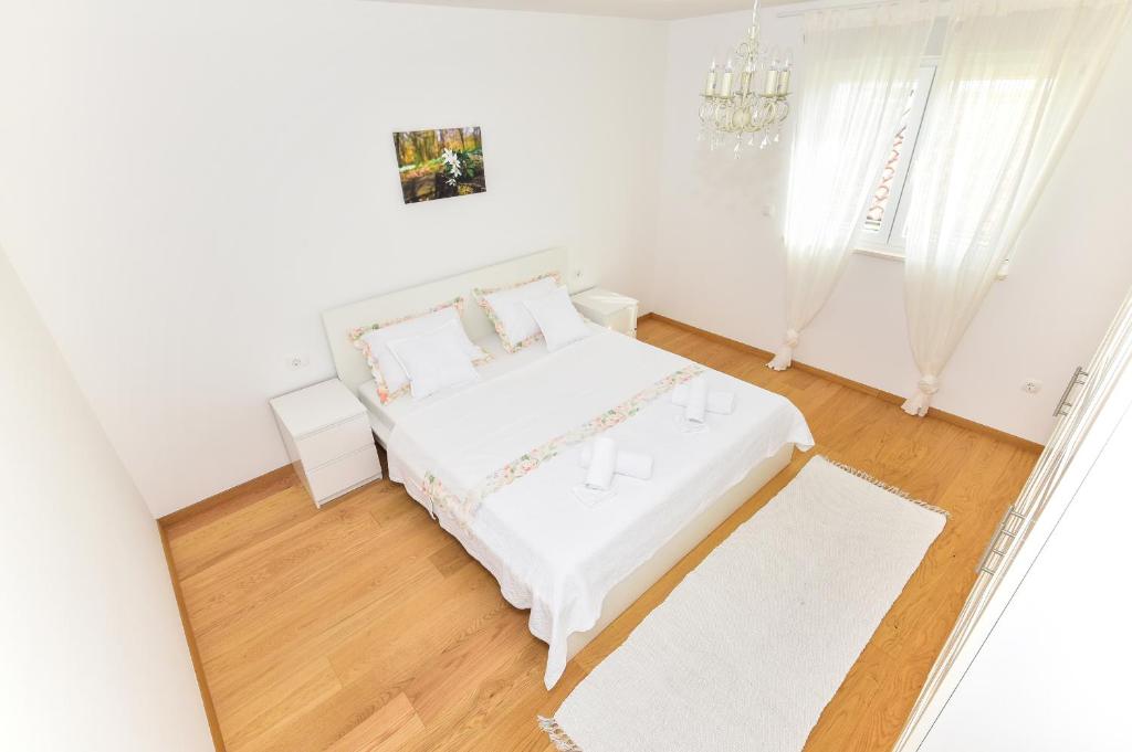 Postel nebo postele na pokoji v ubytování Apartments Evelin
